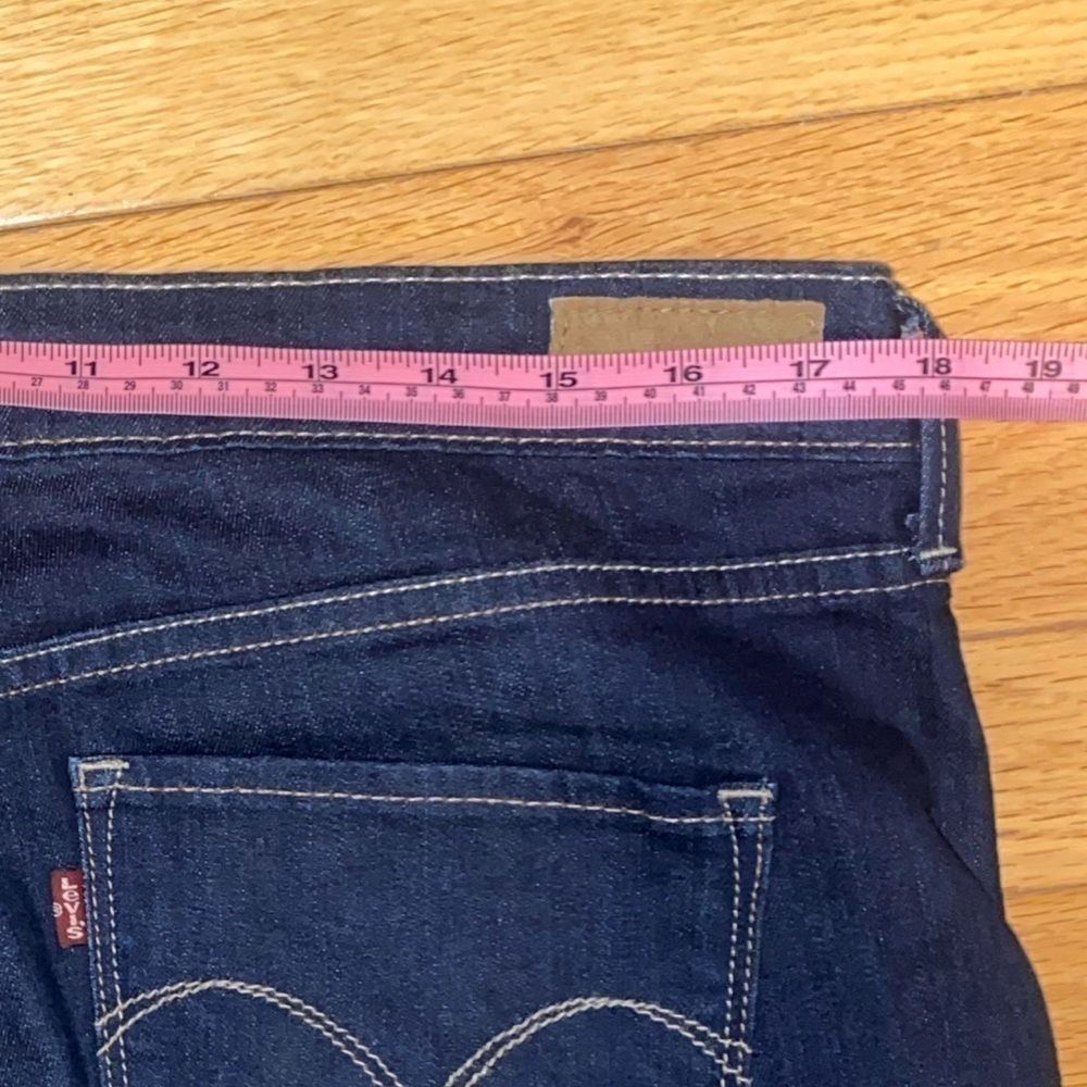 Levi Demi Curve Boot Cut - Picture 5 of 9